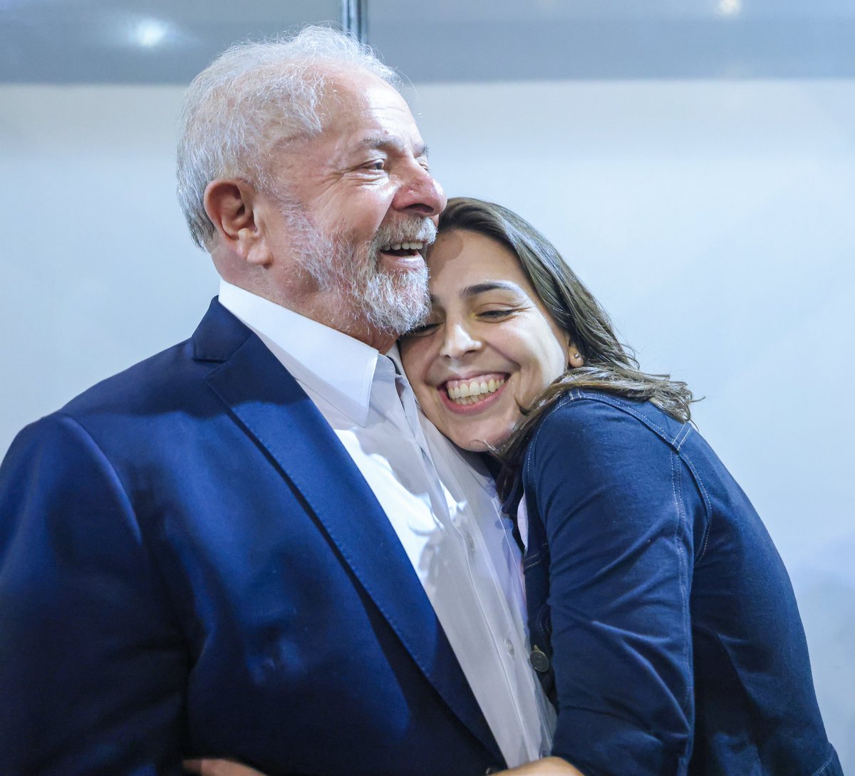 Ei, esse Luís Inácio Lula da Silva nos trending topics é pra ...