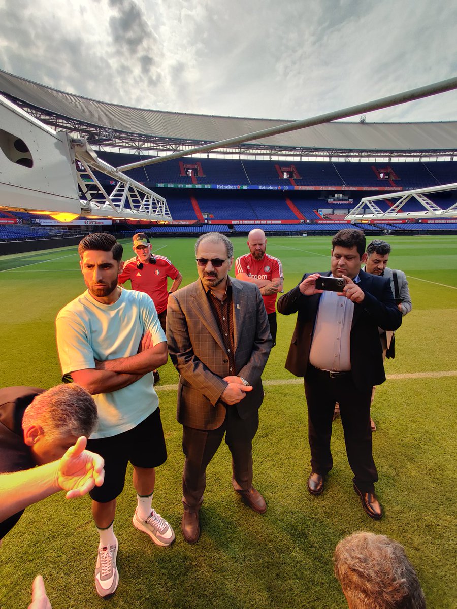 afca_niels1992's tweet photo. Pitch visit at De Kuip in Rotterdam with representatives of @Foolad_club 🇮🇷 Ft. special guest Alireza Jahanbakhsh.

@SGLsystem @xavi_tordera @f_vanbeusekom #SGLsystem https://t.co/sNLYGupPZu