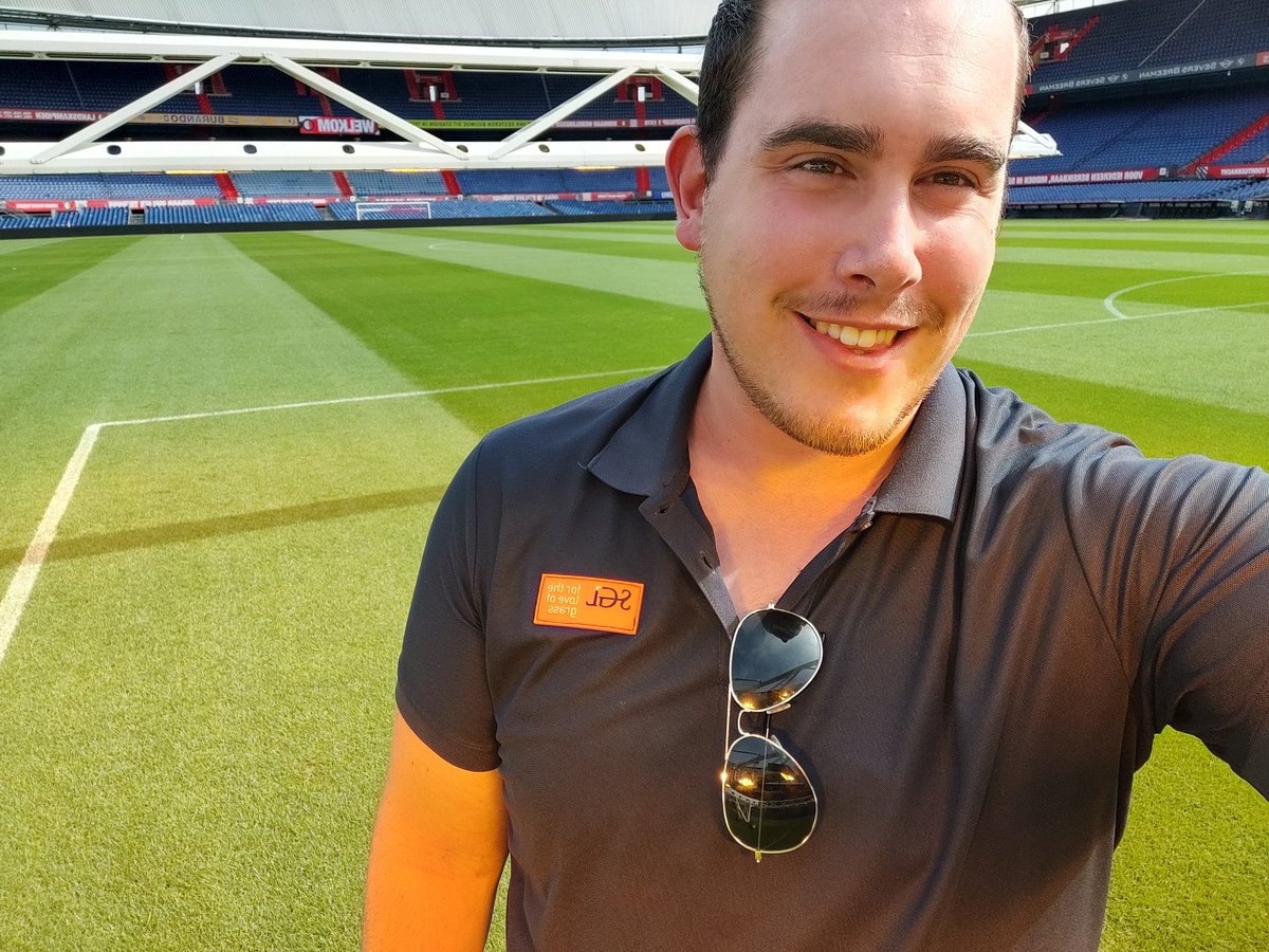 afca_niels1992's tweet photo. Pitch visit at De Kuip in Rotterdam with representatives of @Foolad_club 🇮🇷 Ft. special guest Alireza Jahanbakhsh.

@SGLsystem @xavi_tordera @f_vanbeusekom #SGLsystem https://t.co/sNLYGupPZu