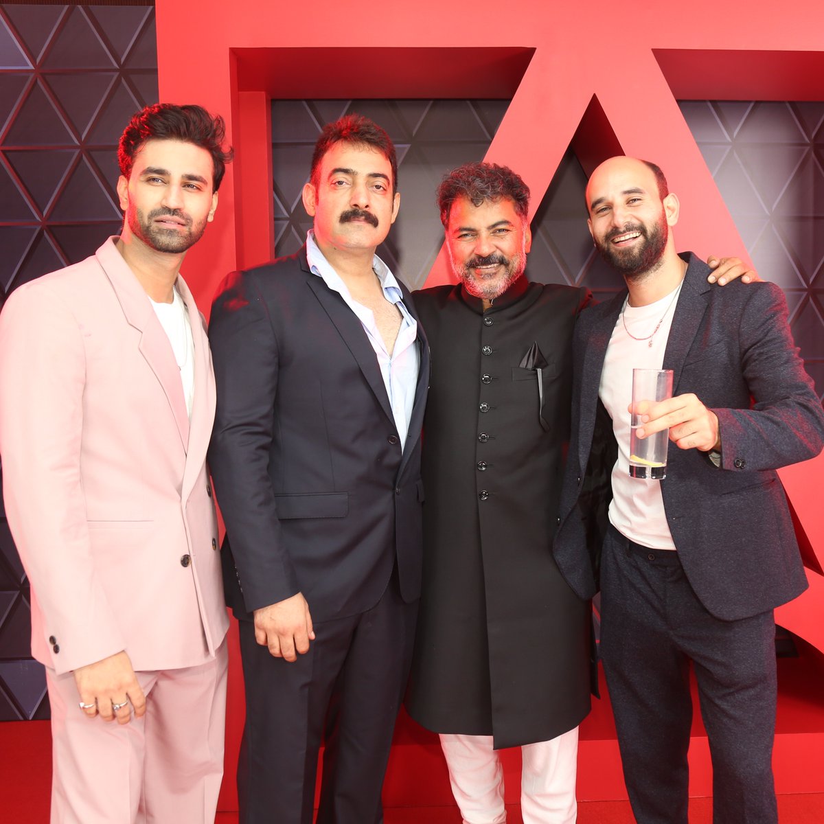 ApplauseSocial's tweet photo. What a fabulous evening it was at The House of Applause! Celebrating with our partners and everyone we have collaborated with. π₯³ #5YearsofApplause
@nairsameer @deepaksegal @prasoon_garg
(8/9) https://t.co/w1tiRWaXEc
