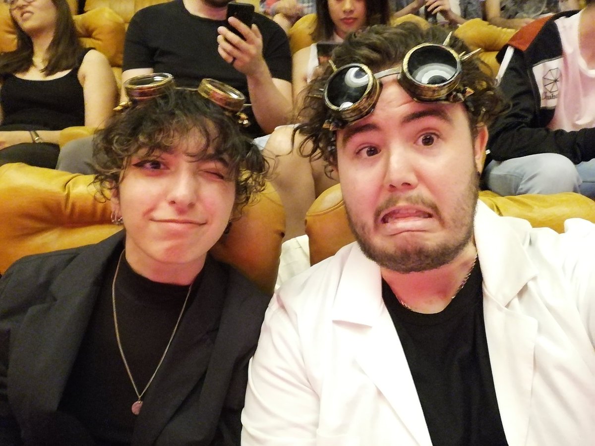 Ririmato's tweet photo. "-Au Grand Rex ! 
-Tu déconnes !"
#LeVisiteurDuFuturAuGrandRex
@F_Descraques https://t.co/iZBHXSH0Ra