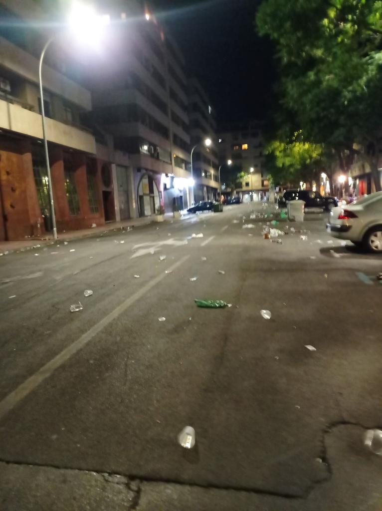 CrBotellon's tweet photo. @MarianaBoadella @wikiCR @MasiasEva Y esto que te parece porque para unas cosas si cobramos botellón pero cuando afecta a la hostelería si dejamos que hagan botellón en una calle céntrica https://t.co/vapNMojuhL
