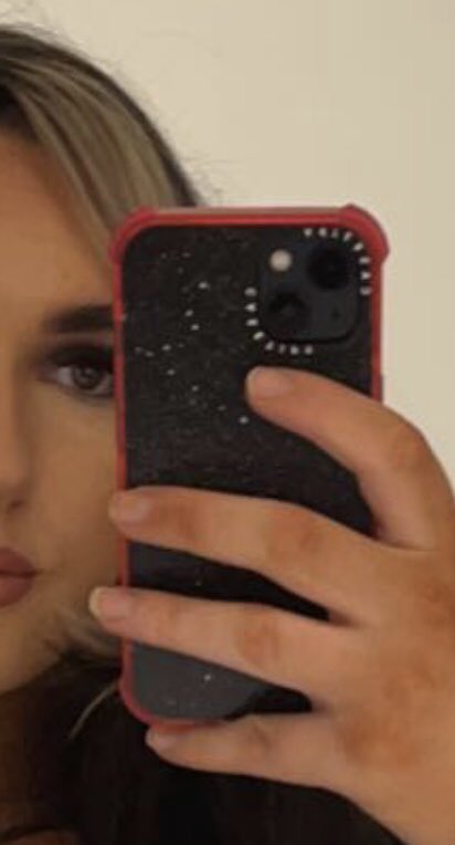 evaserafini11's tweet photo. Please RT

Lost/stolen iPhone 13 at creamfields this is the case it had on it if anyone’s seen it and this is the background apparently made it’s way to reading, ££ if found https://t.co/S4amPXQ7BZ