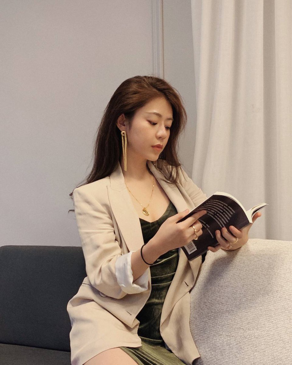 Free moments at home with sisters.😊