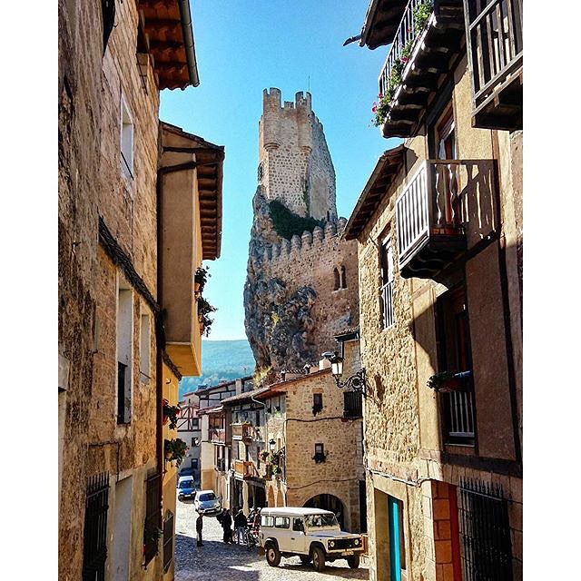 CyLEsVida's tweet photo. Pueblos con encanto: Frías en la provincia de Burgos
📷 Instagram: @honeycakehorsesmile https://t.co/n5UVffEPQL