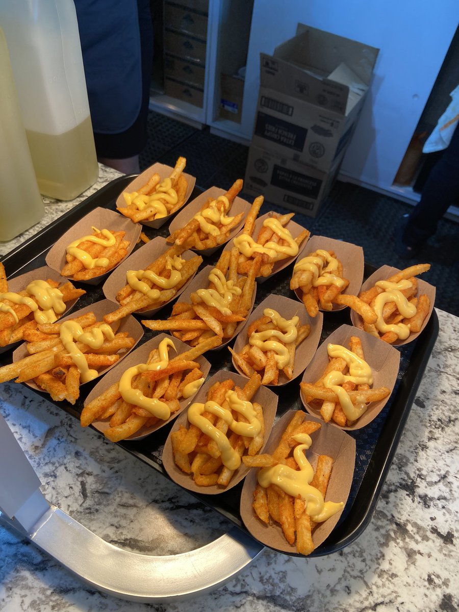 SharylPS's tweet photo. @CortevaUS @PioneerSeeds #FPShow Tent 634 - cheesy fries 🍟 cooked in Plenish high oleic oil 😋 https://t.co/4i98VyNlBN