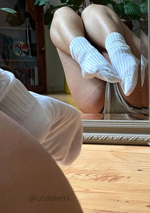 Fuelling your foot fetish 🧦 https://t.co/6wMNw4MipB