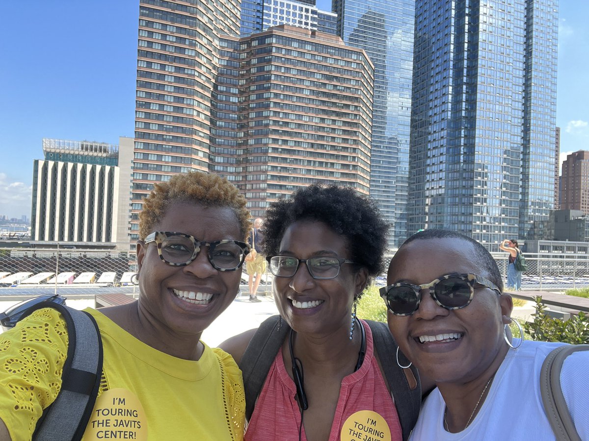 IconFoodMktg's tweet photo. When @WarbyParker wearers unite for a tour of the @javitscenter #rooftopgarden! We definitely saw things clearer + in fashion 🤗 https://t.co/KjtsWFKlZc