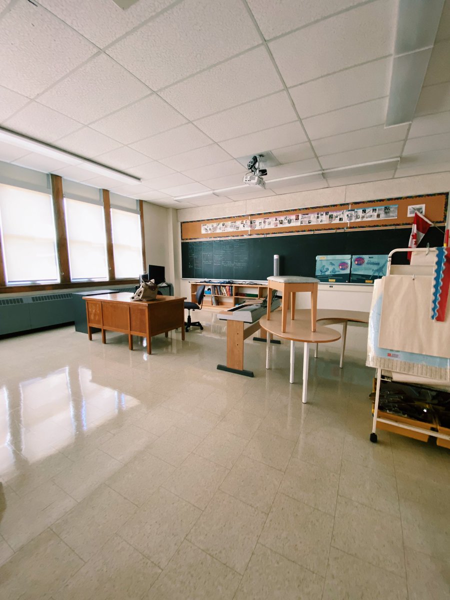 Throwback to this time, last year! There’s something magical about setting up a classroom and making it reflective, inclusive and welcoming for all 💕. Feeling nostalgic about not doing it this year, but definitely enjoying mat leave 😌