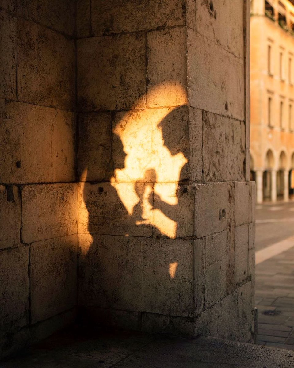 Yüz yüze görüşmek kini yok eder. Çünkü gözler birbirine bakınca kalp yumuşar.