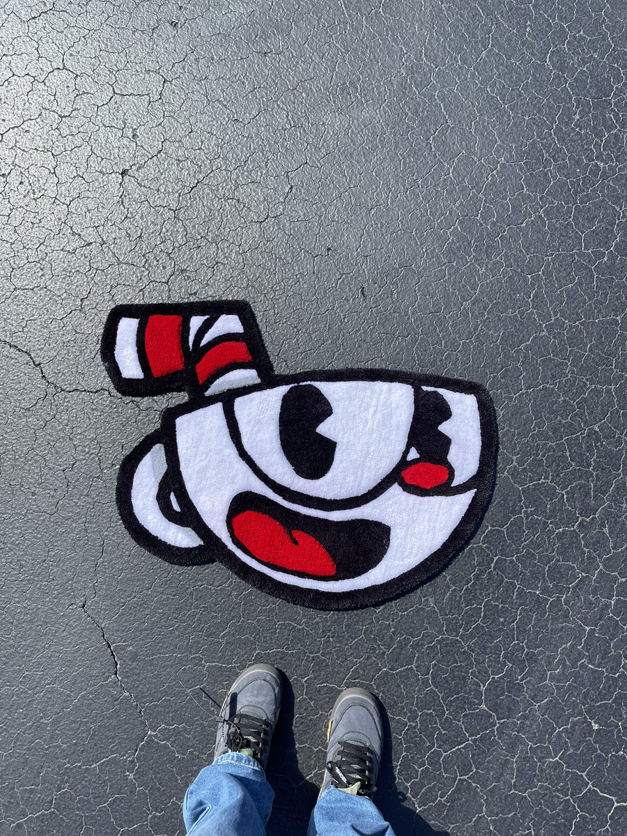 PacosEric's tweet photo. i be making rugs follow me on ig rugginawesome https://t.co/Qgd2PnsEDx