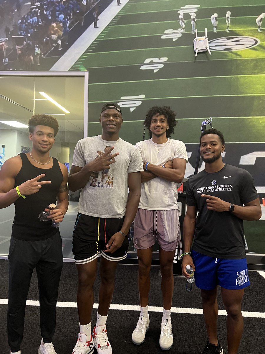 Thankful for our first <a href="/UofKFCA/">UK FCA</a> huddle of the year.  Can’t wait to see what God has in store for us this year! 

Convinced that building community is better than finding community.