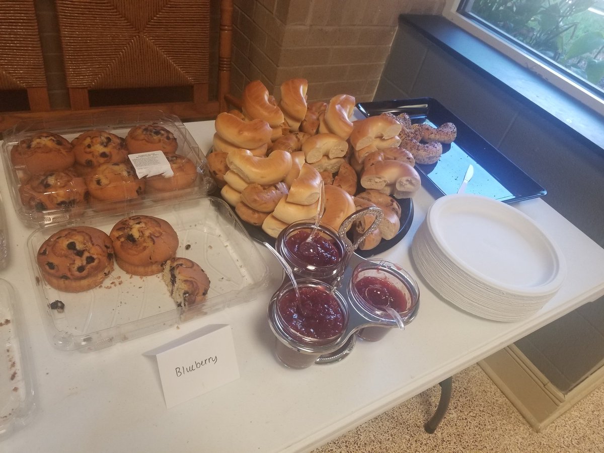 Huge shout out to our wonderful HES PTA and <a href="/PaleHorseHQ/">Pale Horse Coffee</a> for the yummy grab-n-go breakfast this morning! Thank you so much! #Gratitude #BeTheGood
