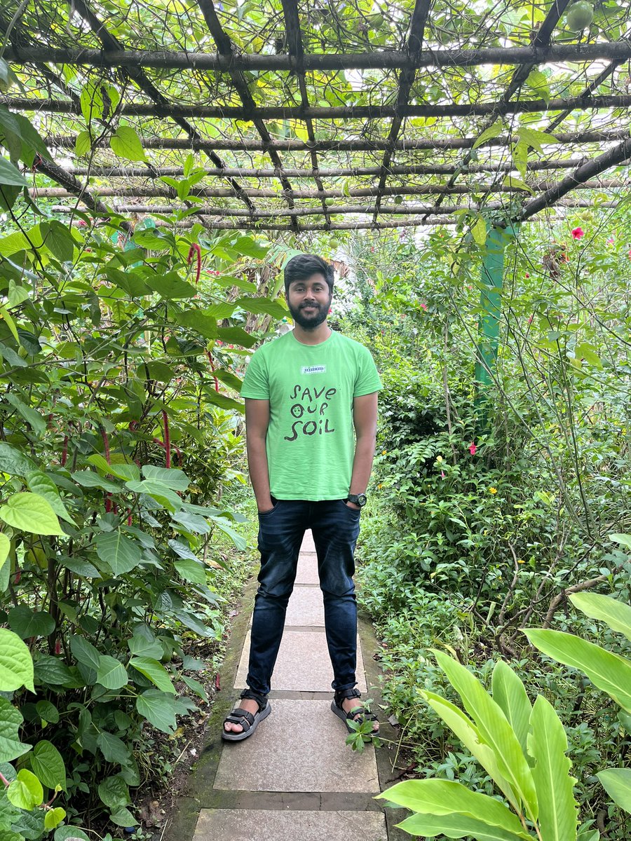 SnehithDh's tweet photo. When I got a chance to volunteer, I decided to do go to ashram in style with my own #Rideforsoil from Hyderabad-Nashik-Goa-Gokarna-Murudeshwar-Udupi-Shringeri-Dharmasthala-IYC. Covering a total of 2500 kilometres #rideforsoil #day1 #Goa #SaveSoil #SadhguruJV #ConsciousPlanet https://t.co/l2o6VDrRAd