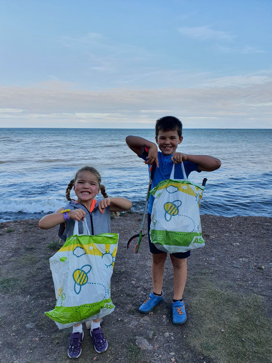 H84Caz's tweet photo. 2 bags of litter collected from the Blast beach tonight. James and Sophie were sad to see people had left their rubbish behind but felt much better when we left the beach clean. #Leaveonlyyourfootprints
@SMagdalens @DurhamCoast https://t.co/BXIlPNgOSv