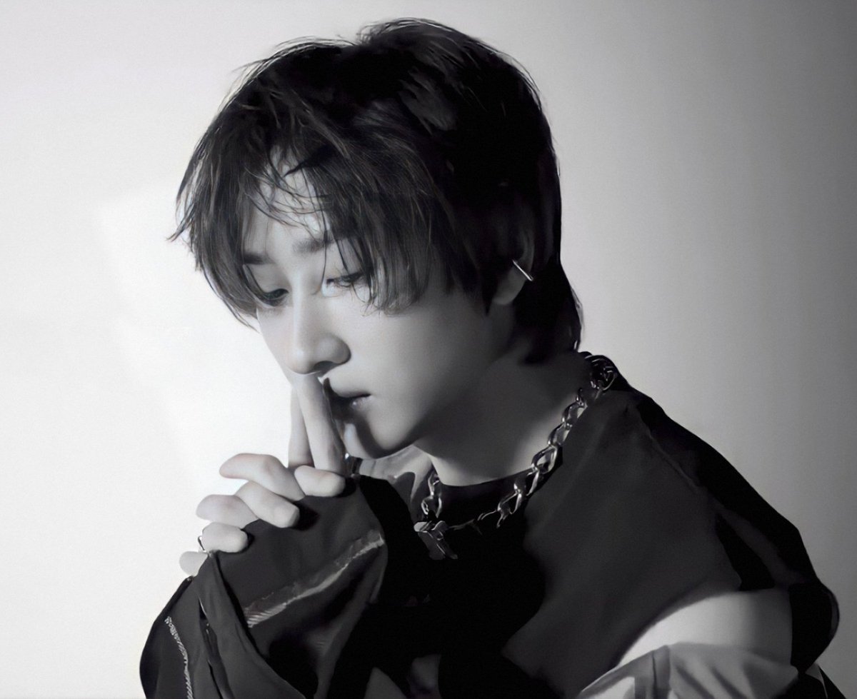 Dalberryhyuk's tweet photo. Hyukjae🐰                          Eunhyuk 🐺 https://t.co/t22UbMtsI8