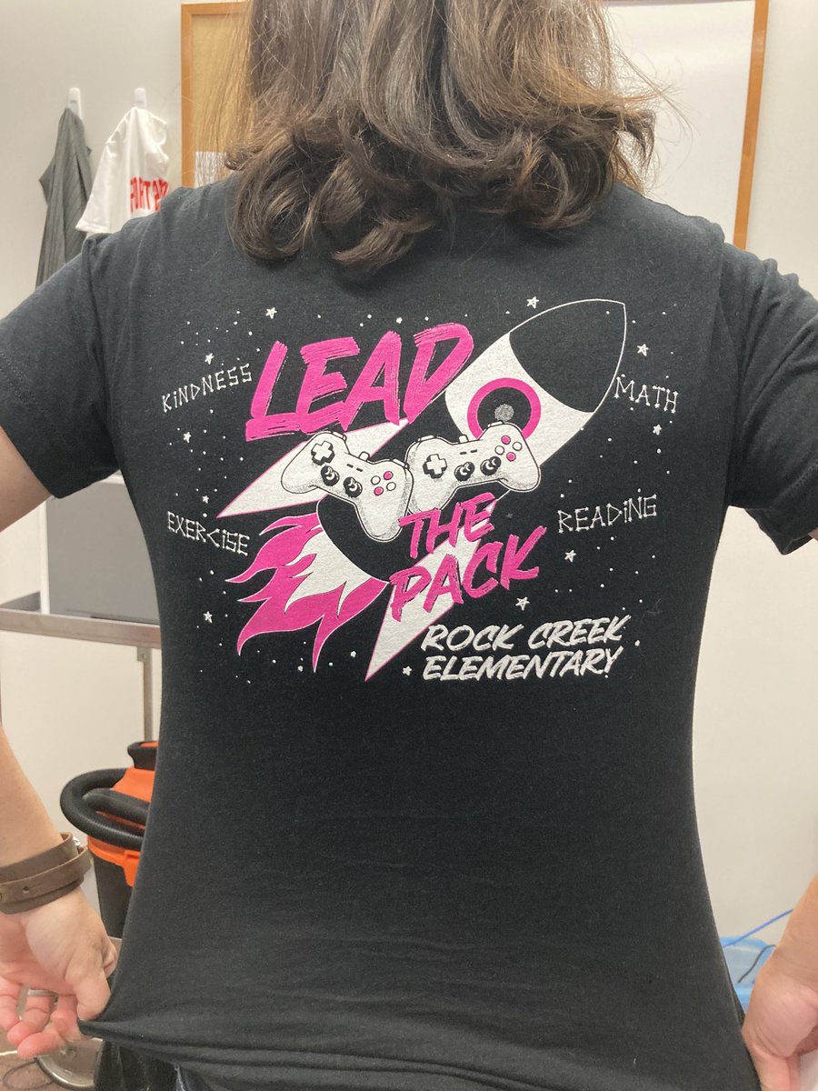 tya_heller's tweet photo. Todays ⁦@RCERockets⁩ deserves 2 photos to show off the wonderful artwork on the back! #leadthepack https://t.co/NgtJjjrle1