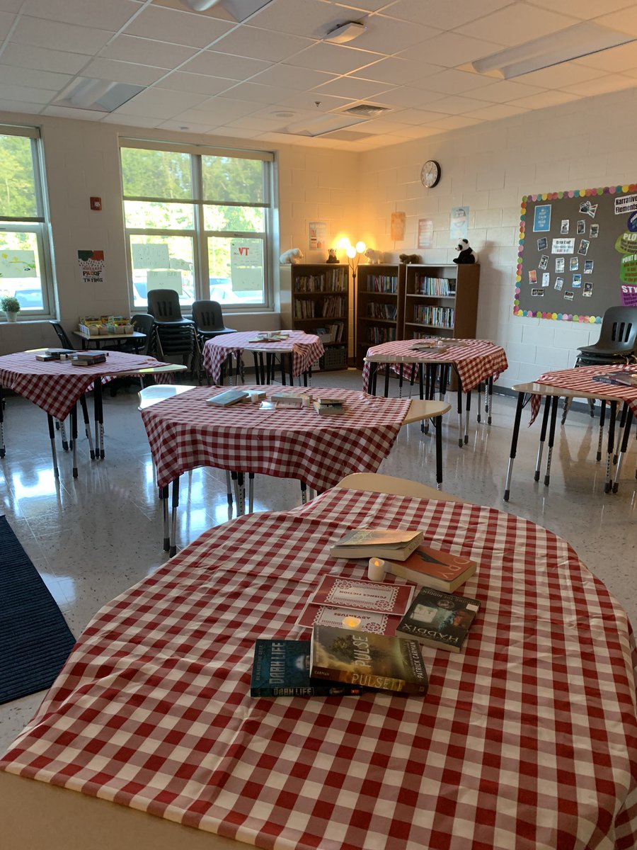 MsSchamus's tweet photo. Today students got acquainted with the classroom library by attending a “book tasting” event. So much excitement for reading! 💙🐻📚@BAM_MS_Official https://t.co/IOSSqAqkvN