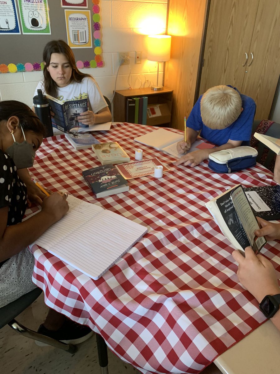 Today students got acquainted with the classroom library by attending a “book tasting” event. So much excitement for reading! 💙🐻📚<a href="/BAM_MS_Official/">Brambleton Middle</a>