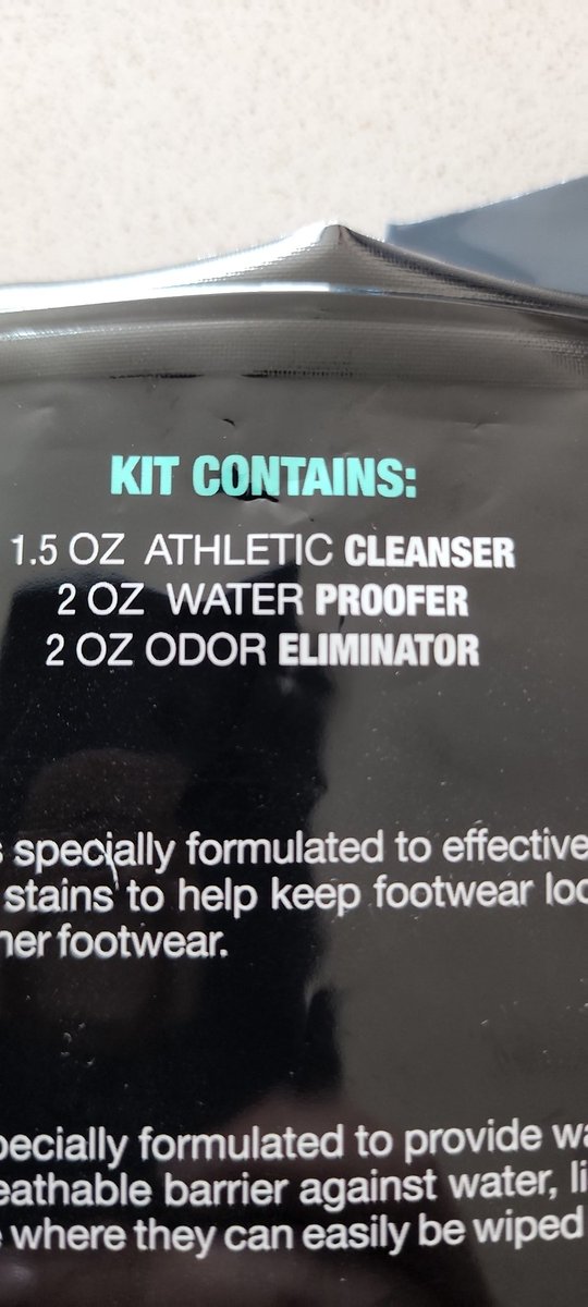 SurenaManosa's tweet photo. @SKECHERSCHILE compré este kit, cuando lo abrí se repetía uno de los productos, fui a solitar el cambio y me dicen que no se puede realizar porque está abierto. Hasta que lo saqué del empaque noté el error, qué procede? 🤔 https://t.co/Zd3xqnxCLL