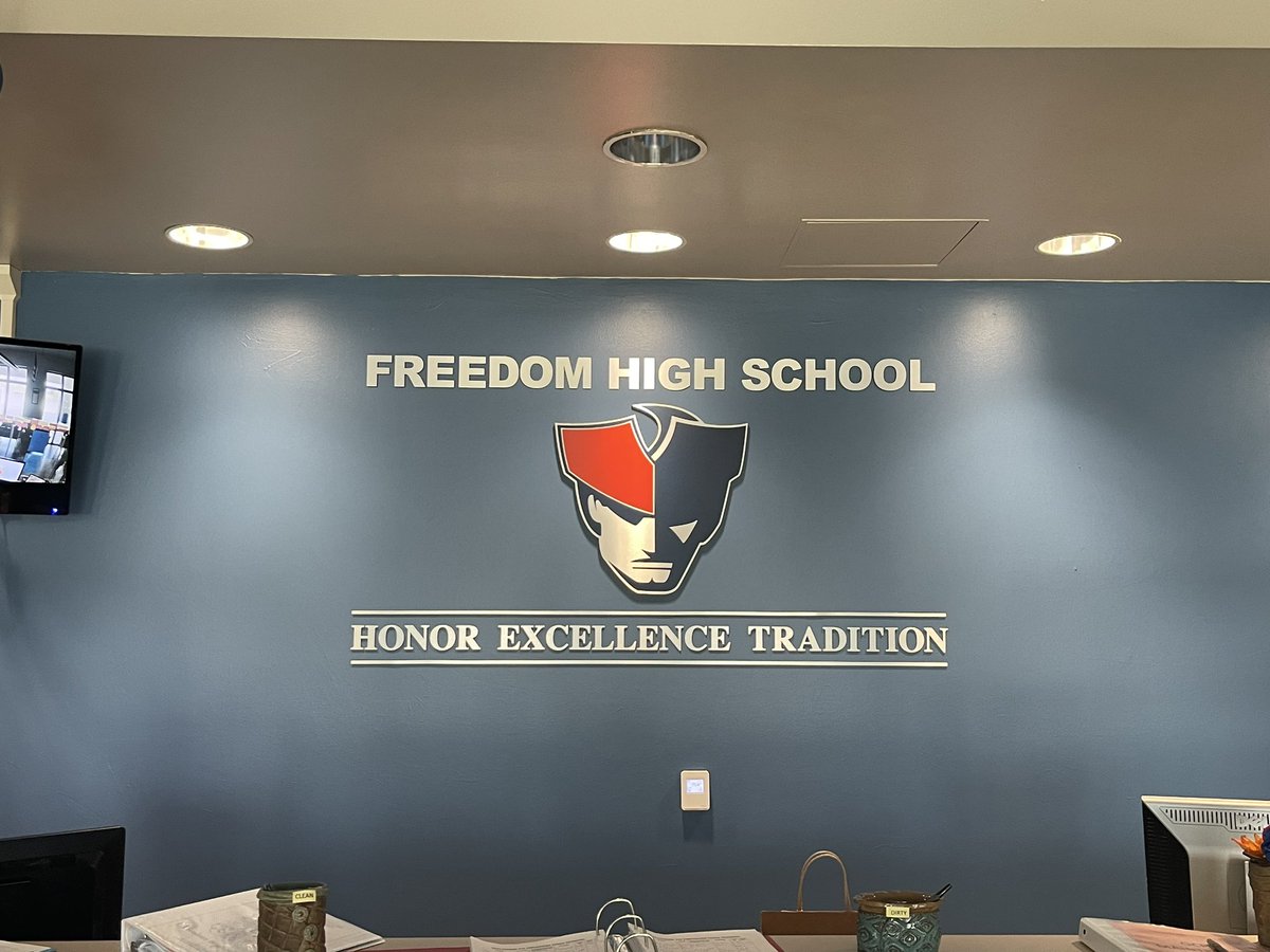 OCPS_FreedomHS's tweet photo. Added a little bit of Patriot Pride to the front office today!
#allowmetoreintroducemyself https://t.co/XAiF3HtRtj