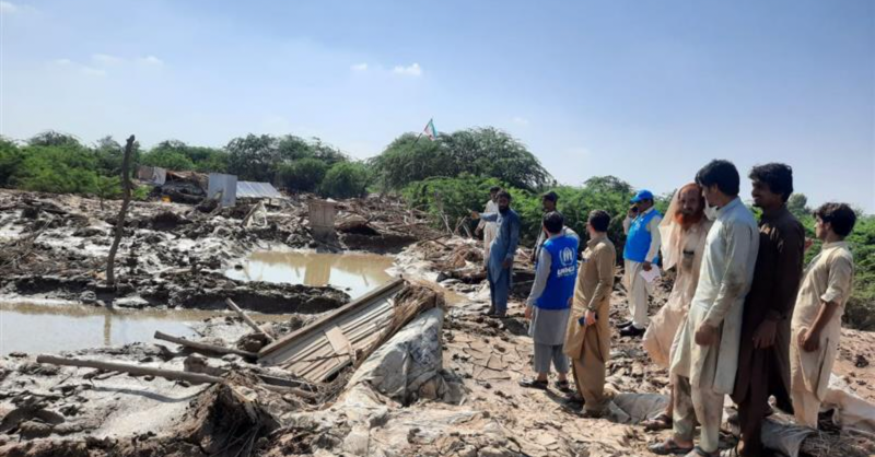 UNRefugeeAgency's tweet photo. Severe monsoon rains in #Pakistan have caused devastating damage, impacting 30M+ people across the country. 

Send help now. Support UNHCR in delivering lifesaving aid to the more than 500,000 people in Pakistan who have been displaced by the heavy rains and floods.