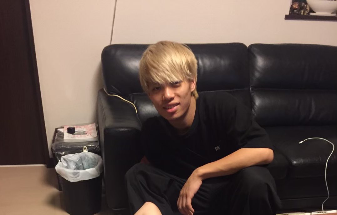 ktrktr0918's tweet photo. 金曜日ついに転職の第一歩の面接行ってきます！
まだ一次面接だしフリーターだったから受かる可能性の方が低いけど、当たって砕けろぐらいの気持ちで頑張ります✌️
目指せ土日休みの生活✌️
サラリーマンなれたらもっとLINELIVEちゃんとやる！！

写真は全く関係ない3年前のおれ！
めっちゃノンケみたい https://t.co/BzzWDSwcqC