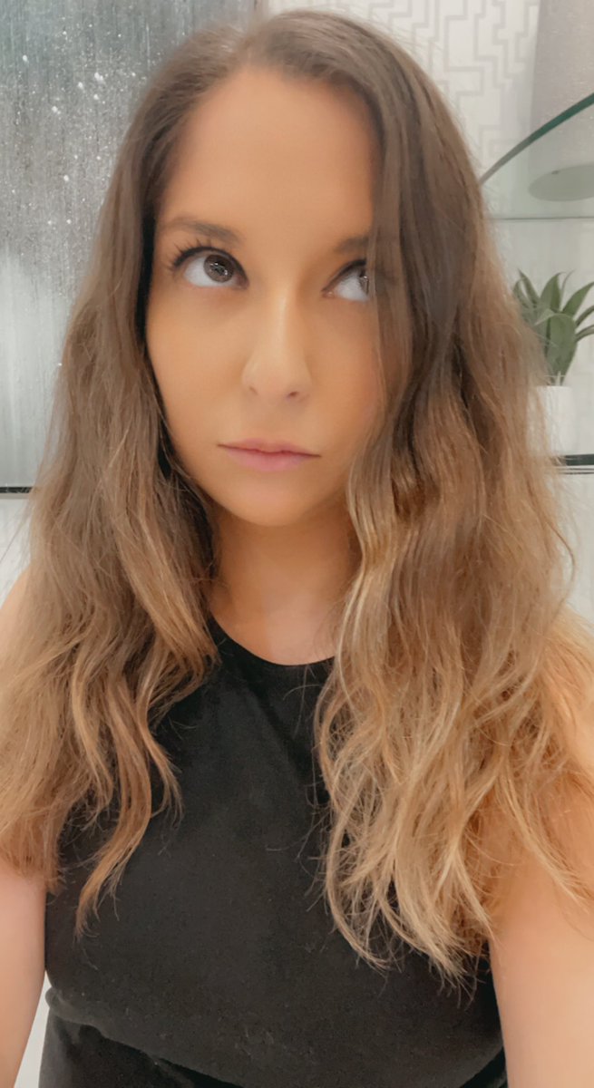 Roxytre20's tweet photo. My hair getting bigger by the hour indicates it’s above 60% humidity 🤦🏽‍♀️ #htownlife https://t.co/yHSWAODIe7