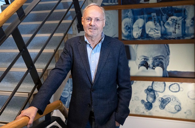 Congrats to Dr. <a href="/HansClevers/">Hans Clevers</a> on his new <a href="/CellStemCell/">Cell Stem Cell</a> paper! 🎉 

It presents an optimized #protocol for culturing human small intestinal #organoids, and uses them to reveal the interleukin-22-dependency of paneth cell formation.

Learn more: bit.ly/3QPQYnt