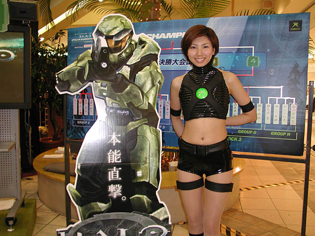 H2Exotica's tweet photo. Still thinking about this Xbox outfit they had in Japan to promote the first console. https://t.co/CDkKsxmrTz
