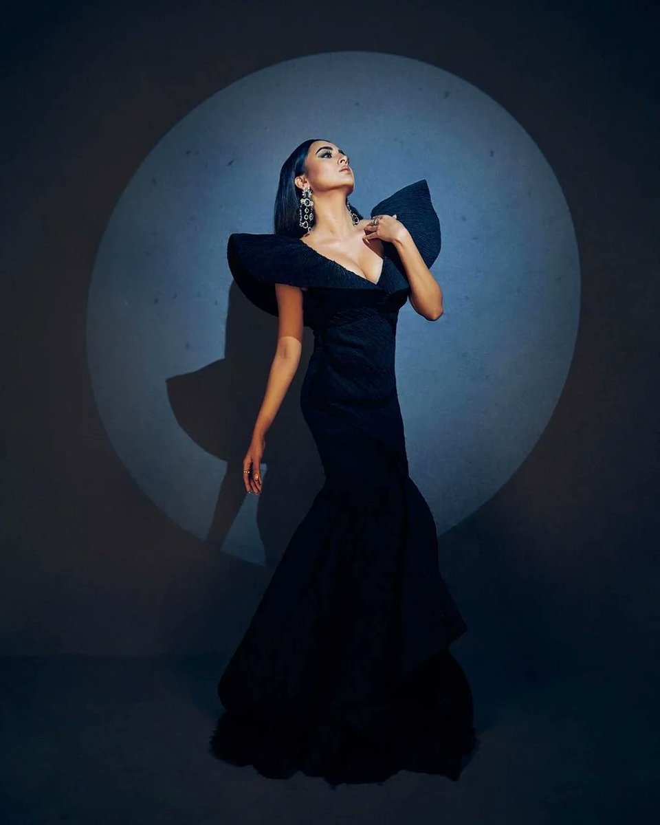 viralbhayani77's tweet photo. We know @itsmetejasswi as the trending Diva of B-Town who always aces her clean but elegant look. We got a glimpse of her gorgeous look from the 67th Filmfare Awards night and we proudly count her as the town's sought fashionista. #tejjaswiprakash ❤️ https://t.co/bqbhq0EuqD