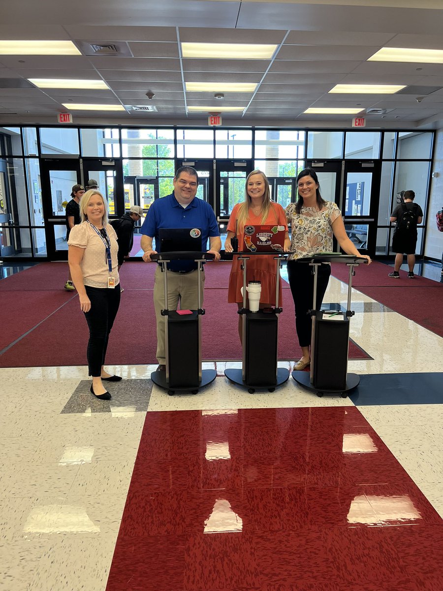 WSDLibertyHS's tweet photo. Our counselors are available daily during Soar for walk up questions. Meet them in the main lobby! https://t.co/ibKbW3MGgv