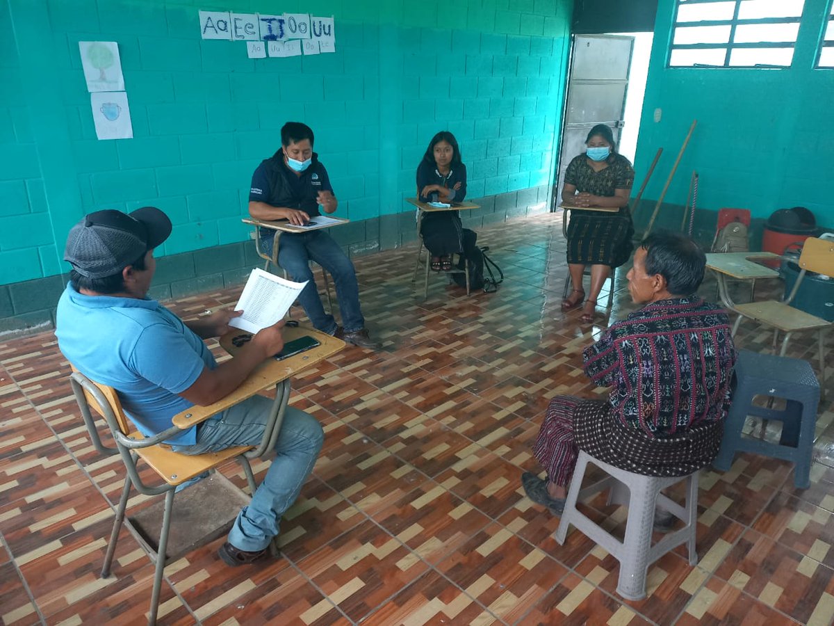 SESAN_Solola's tweet photo. Disponibilidad de alimentos es un pilar de la #SAN que representa retos para la población. Sobre ello reflexionan los integrantes de la #COCOSAN de La Cumbre en el municipio de Concepción. Se programa taller con mujeres y se planifica la entrega de semillas, gestión del MAGA. https://t.co/La0oZH45hS