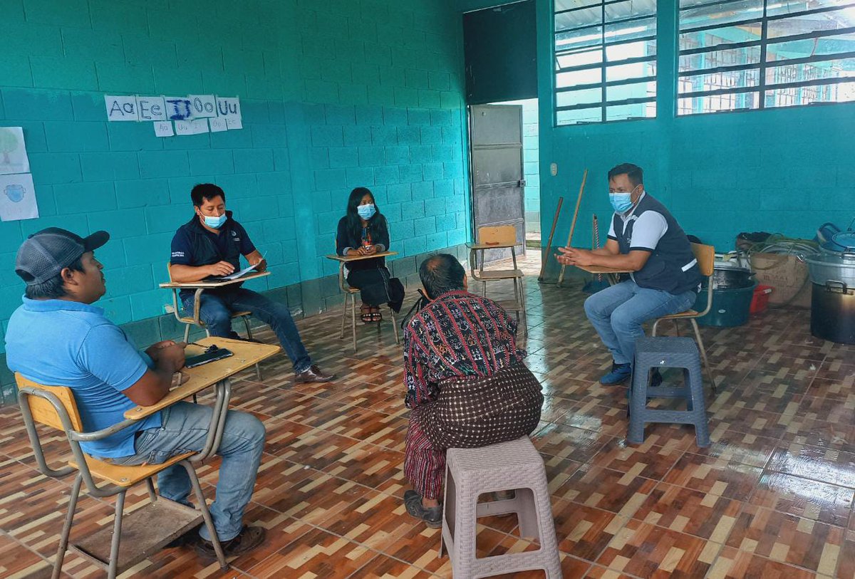 SESAN_Solola's tweet photo. Disponibilidad de alimentos es un pilar de la #SAN que representa retos para la población. Sobre ello reflexionan los integrantes de la #COCOSAN de La Cumbre en el municipio de Concepción. Se programa taller con mujeres y se planifica la entrega de semillas, gestión del MAGA. https://t.co/La0oZH45hS