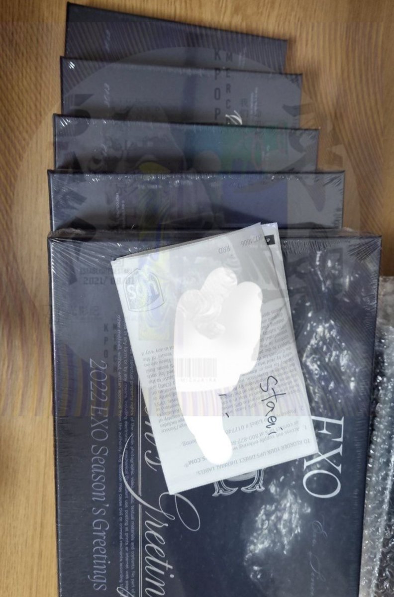 staeripop's tweet photo. WTS LFB EXO SG SEASON’S GREETINGS PH

4 pcs ON HAND
Sealed w/o pob
1 week DOP
3.5k php + LSF

880 php if each + LSF

dm or comment mine https://t.co/9QQejCc1AF
