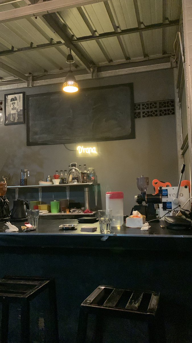 KacaArum's tweet photo. Setidaknyaa aku hanya ingin kamu yang dulu “kembali baik” 🌈terimakasih atas lukamu yang begitu perih �� bahagia selalu 🫂 https://t.co/x09q3au8JO