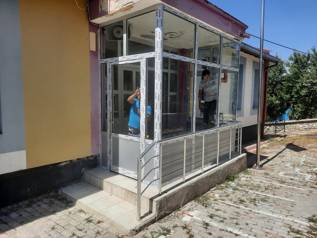 Kursunluio's tweet photo. Kurşunlu ilkokululumuzda bakım onarım işleri hızla devam etmektedir.
İl Milli Eğitim Müdürümüz Sayın Murat YİĞİT e desteklerinden dolayı teşekkür ederiz.
@gokhanmurat1 
@konyamem 
@myilmaz2023 
@brahimiman15 https://t.co/ovyvFyHPK2
