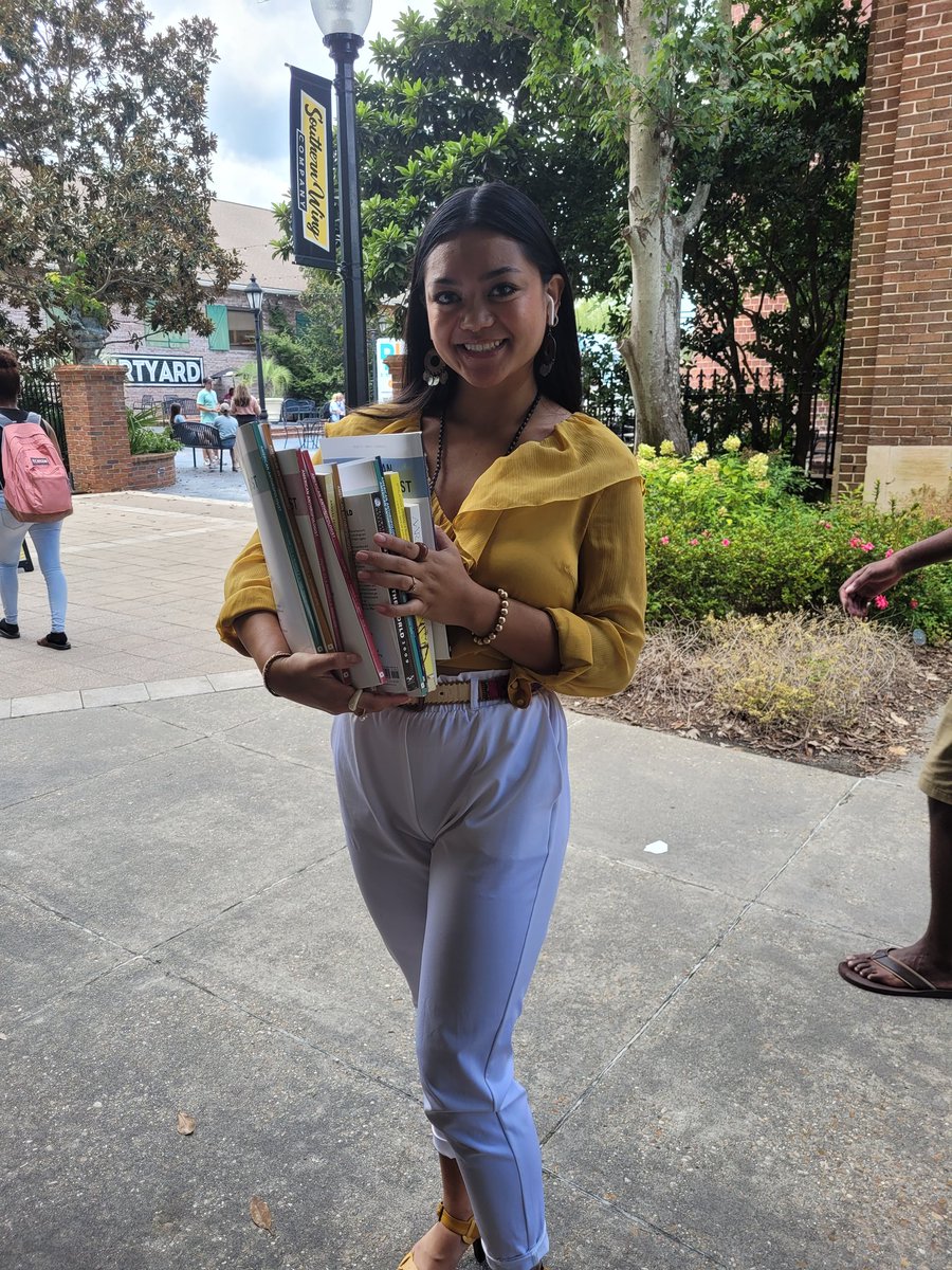 Sustain_USM's tweet photo. Jenna Dittman scored big with several Anthropology books! We will be here for one more hour so do not miss your chance to score big as well!  #sustainsouthernmiss #SMTTT #reduce #reuse #recycle #freeschoolsupplies https://t.co/IAUsnD1Toi