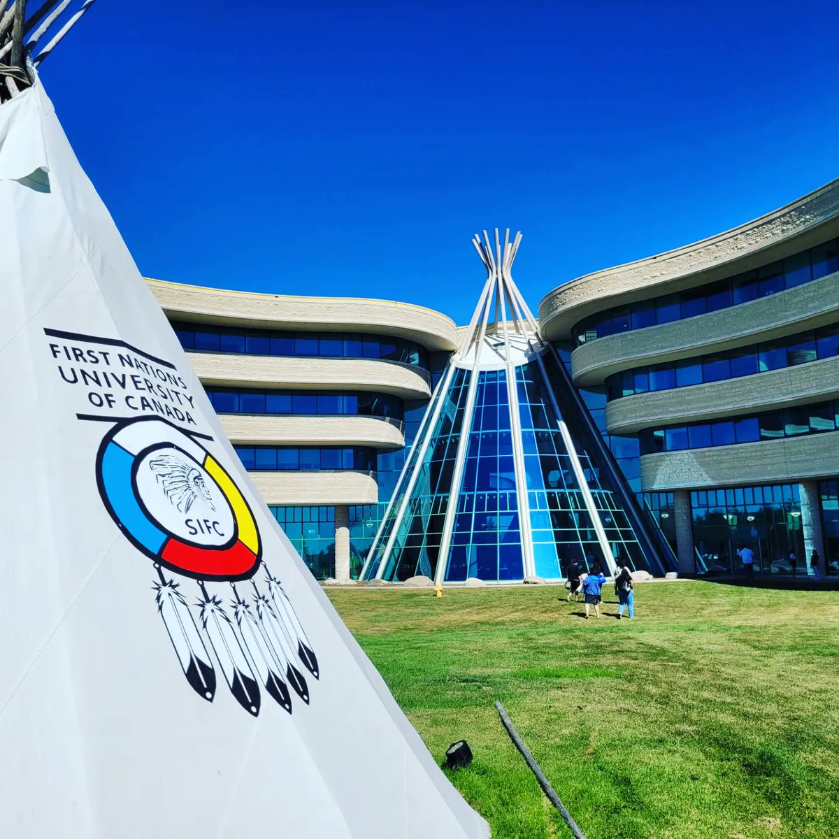 rpsirlo's tweet photo. Attended First Nations University of Canada Student Orientation. As part of a new pilot partnership with FNUC, I will be working and visible on campus once a month as an accessible recruiter this year. #joinrps #indigenouspolicing #communitypolicing @reginapolice @rps_recruiting https://t.co/1DRqnxW9WP