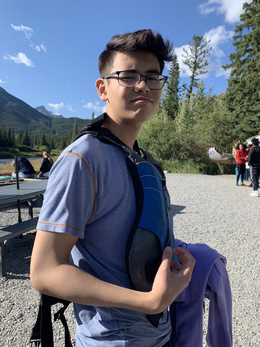 I really wanted the join in on this trend 😙! I might still be a baby transfem but I want to share my