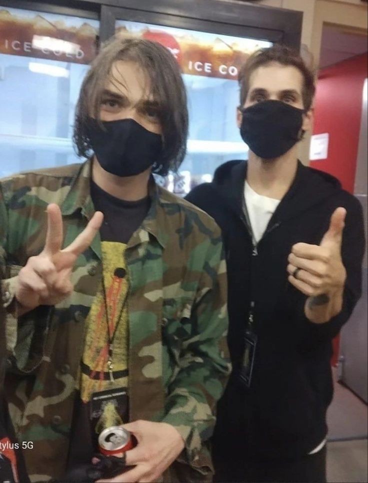 giomustdiee's tweet photo. way brothers 😔✋🏼 https://t.co/TkqSvl4kXl