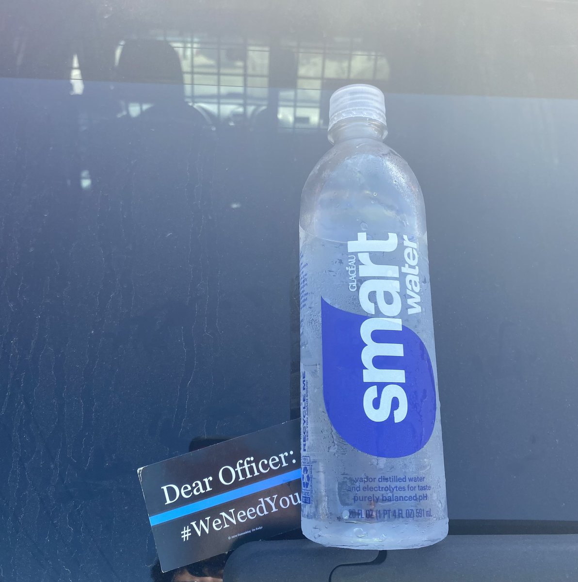 OfcTammy's tweet photo. Thank you for the water on my detail 💙 #weneedyou https://t.co/wBwk4gBjy8
