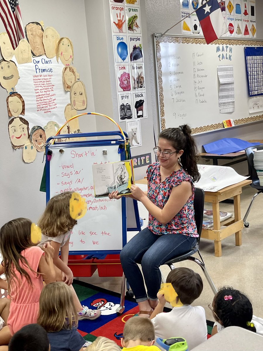 CISDSpechtElem's tweet photo. Rockstar Ms. Galvan reading to and leading her first grade kiddos! ⁦@lancasteredu21⁩ ⁦@Ponce_PhD⁩ ⁦@Nickleberry_SES⁩ https://t.co/OvwsZix3ns