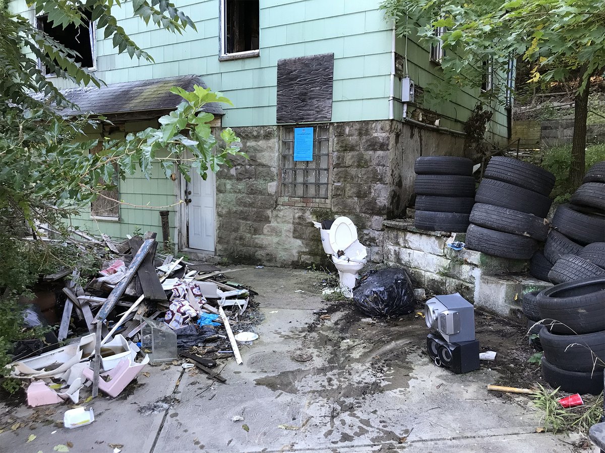 AlleghenyCW's tweet photo. Before/After our cleanups at a dumpsite on Montezuma St in Lincoln-Lemington.
#DumpBusters #AlleghenyCW #DumpsiteCleanup #LincolnLemington https://t.co/bwdCJwd9cx