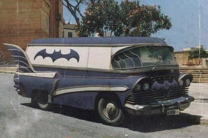 nocontext_paul's tweet photo. Hard times for Batman too…😩 https://t.co/hth8gn4ug0