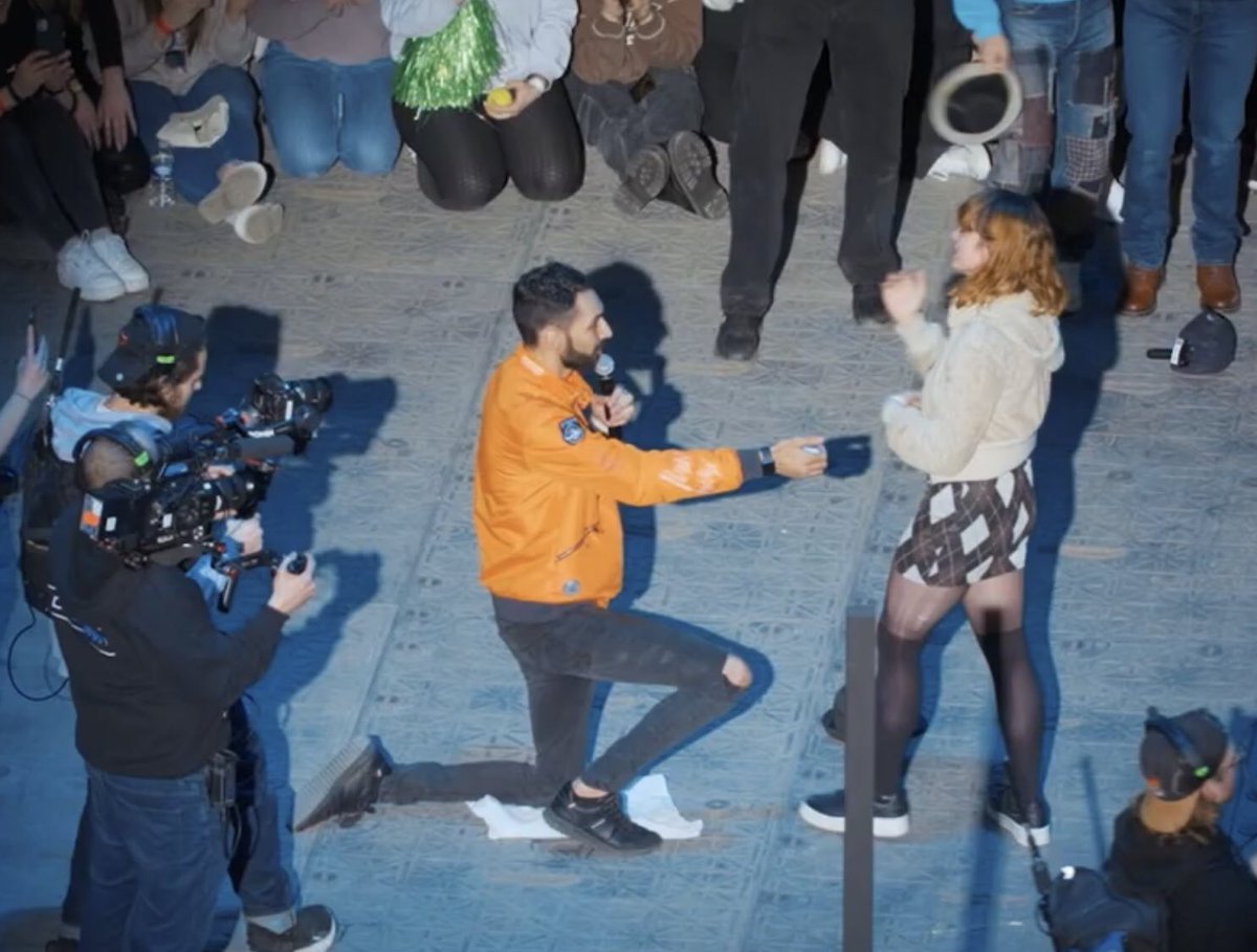 bricol4ge's tweet photo. Y’a un mec il a fait une demande en mariage dans la vidéo de squeezie, mais bon il portait un skinny et elle a quand même dit oui c’est quoi ce bazar https://t.co/eRC83p1ffZ