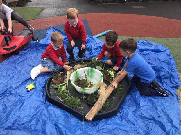 InverkipPrimary's tweet photo. Are you brave enough to enter our nursery dinosaur swamp ? 🦕 🦖 #usingourimaginations https://t.co/2OkMCFfyjo