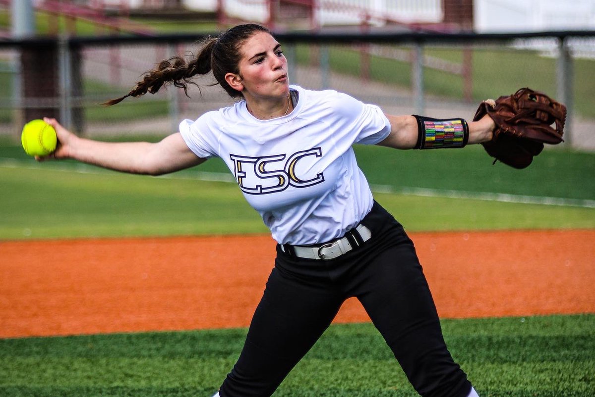 EasleySoftballC's tweet photo. No weekday scaries here 🤍‼️ https://t.co/8PGpHrH78K