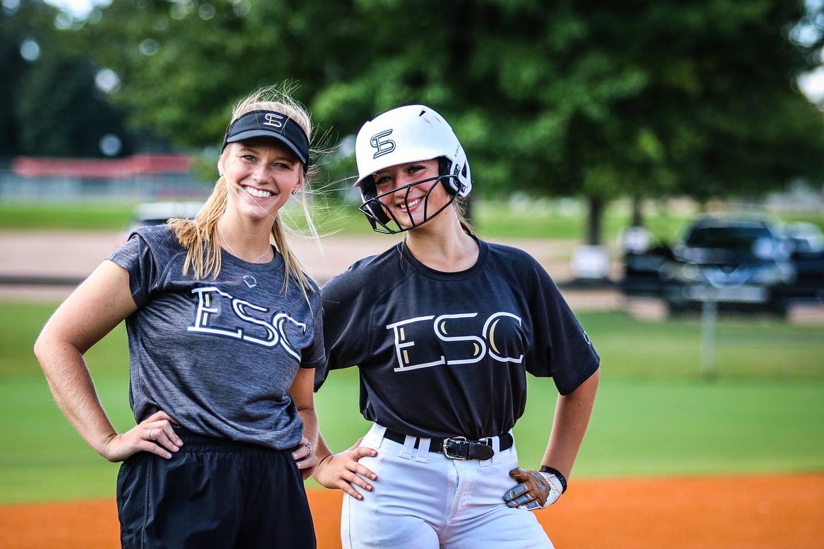 EasleySoftballC's tweet photo. No weekday scaries here 🤍‼️ https://t.co/8PGpHrH78K