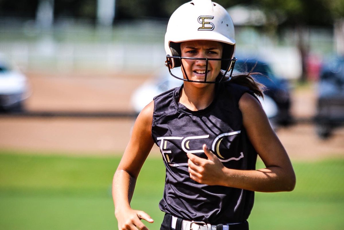 EasleySoftballC's tweet photo. No weekday scaries here 🤍‼️ https://t.co/8PGpHrH78K
